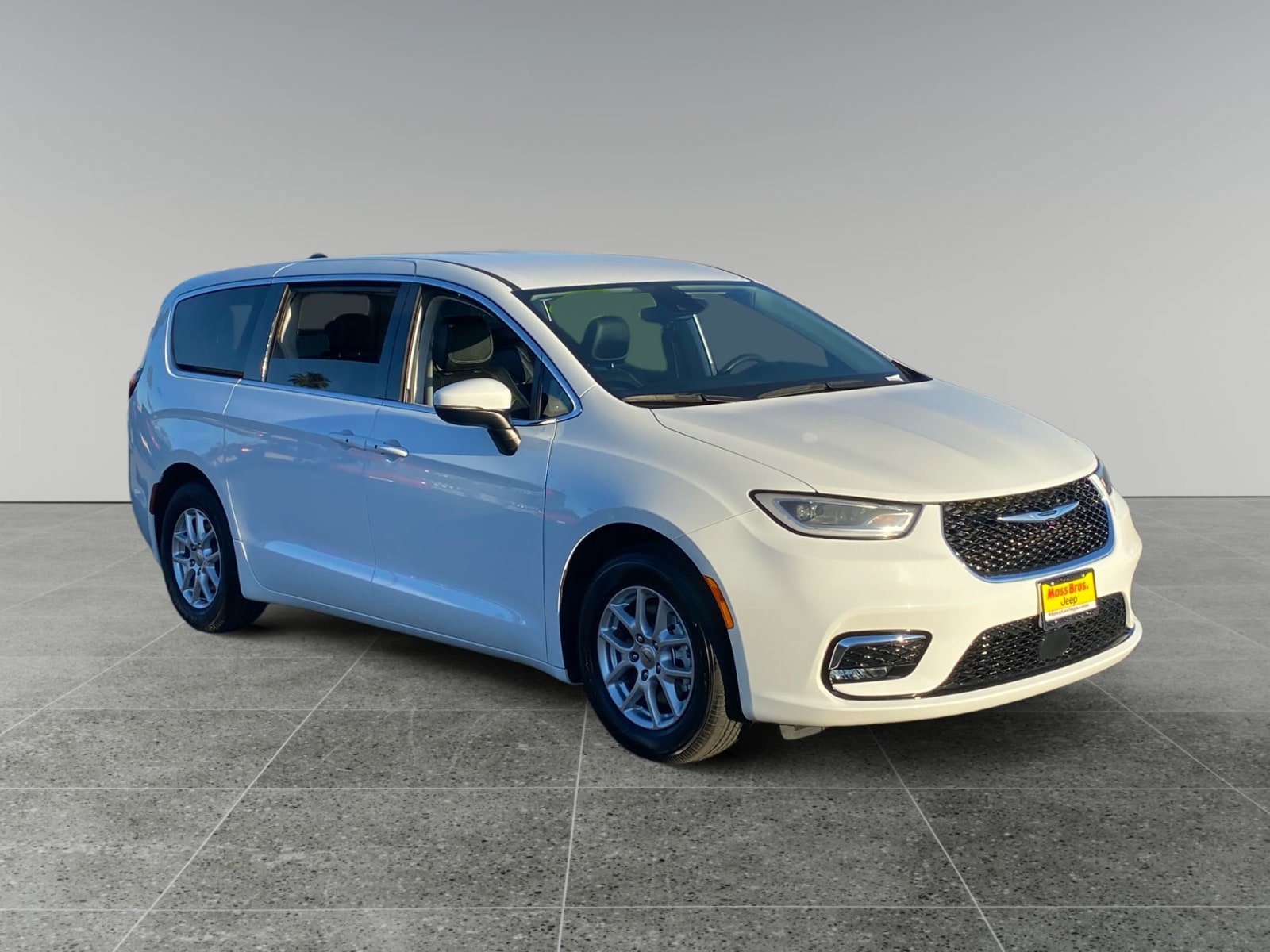 Used 2023 Chrysler Pacifica Touring-L FWD image 7