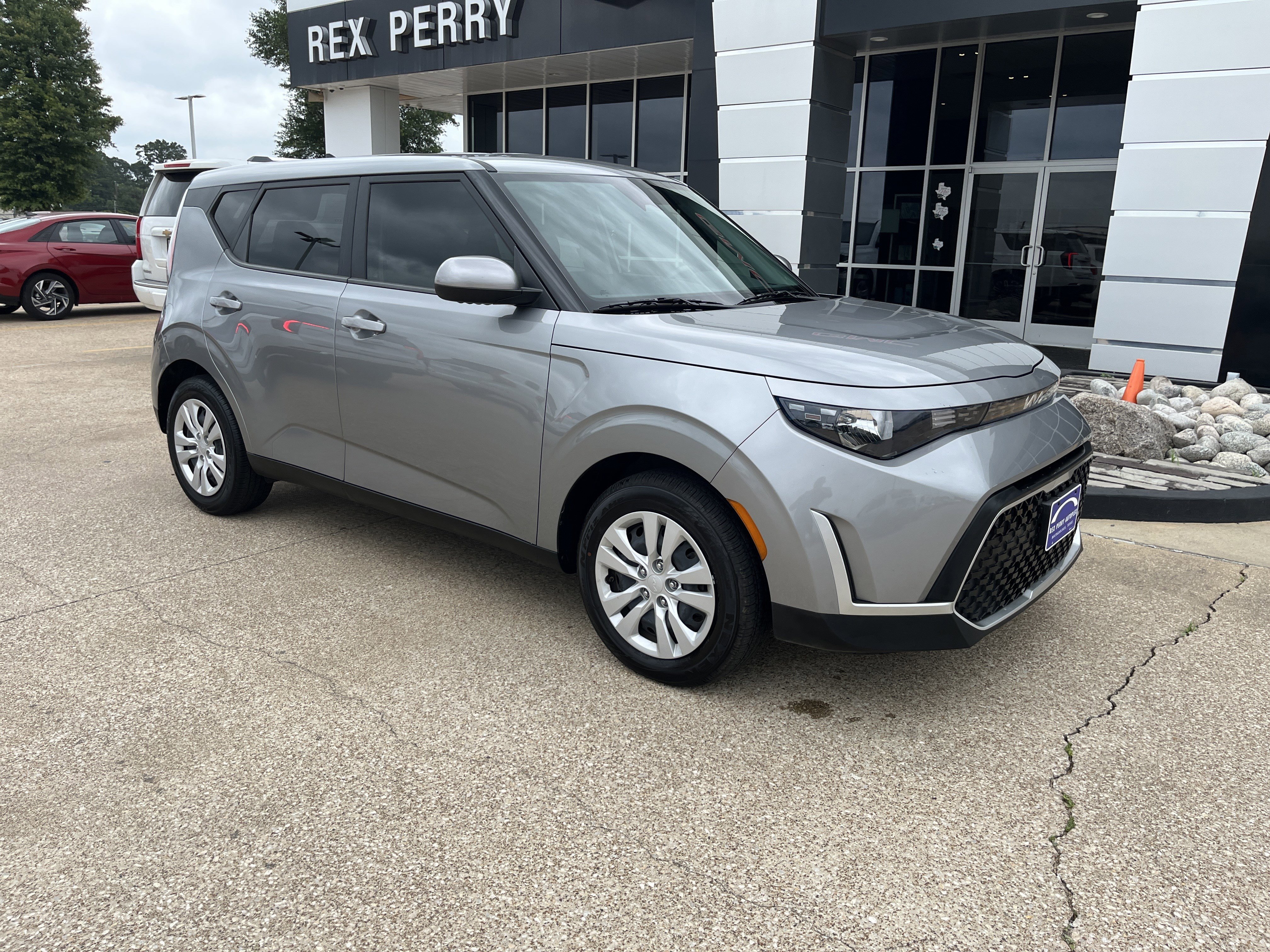 Used 2023 Kia Soul LX FWD image 2