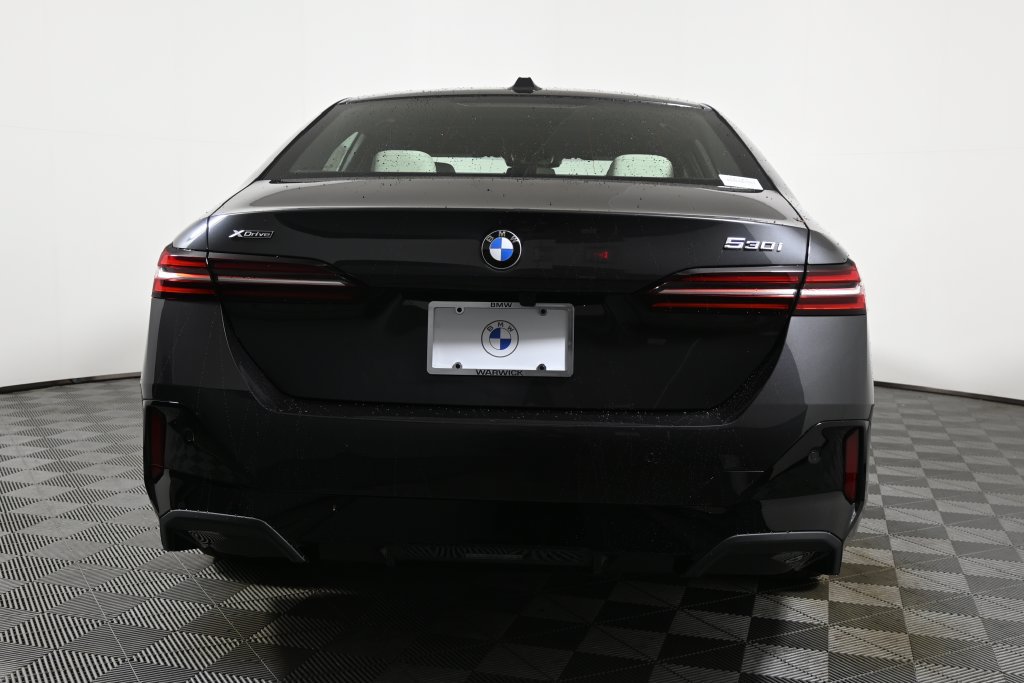 Used 2026 BMW 530i xDrive w/ M Sport Package AWD/4WD image 6