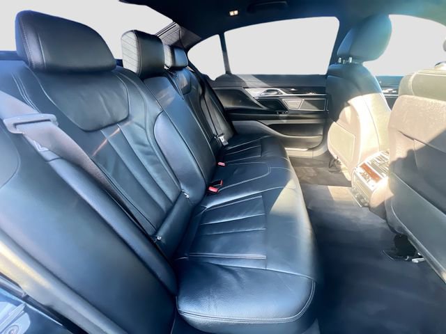 Used 2019 BMW 740i w/ M Sport Package image 28