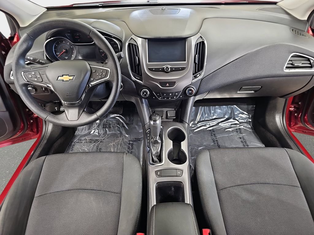 Used 2018 Chevrolet Cruze LT w/ Convenience Package FWD image 10