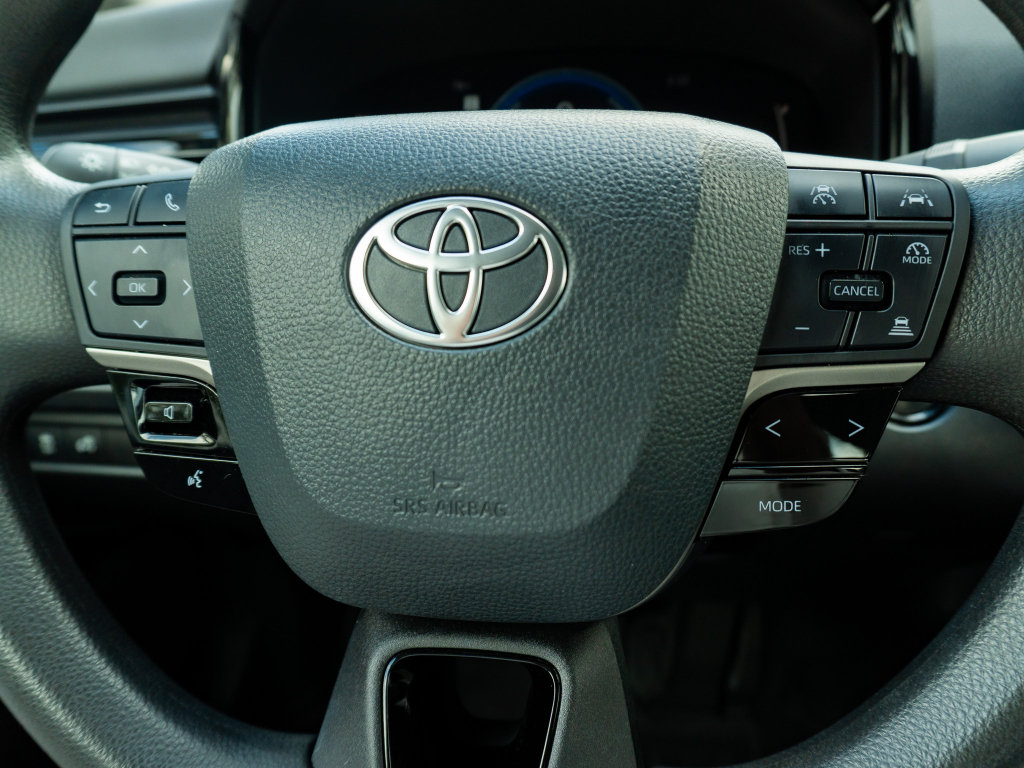Used 2025 Toyota Camry LE w/ Convenience Package AWD/4WD image 28