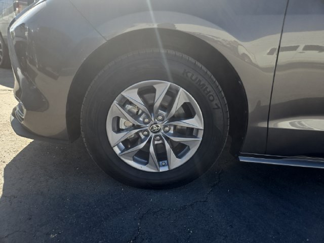 Used 2023 Toyota Sienna XLE FWD image 20