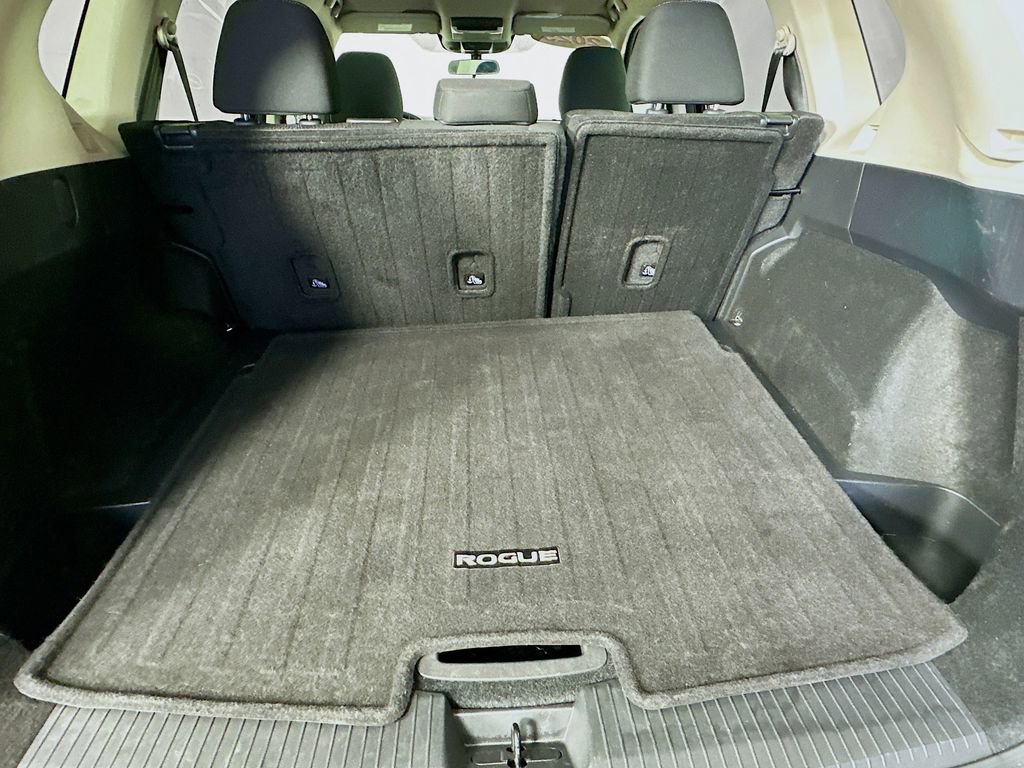 Used 2025 Nissan Rogue SV image 31