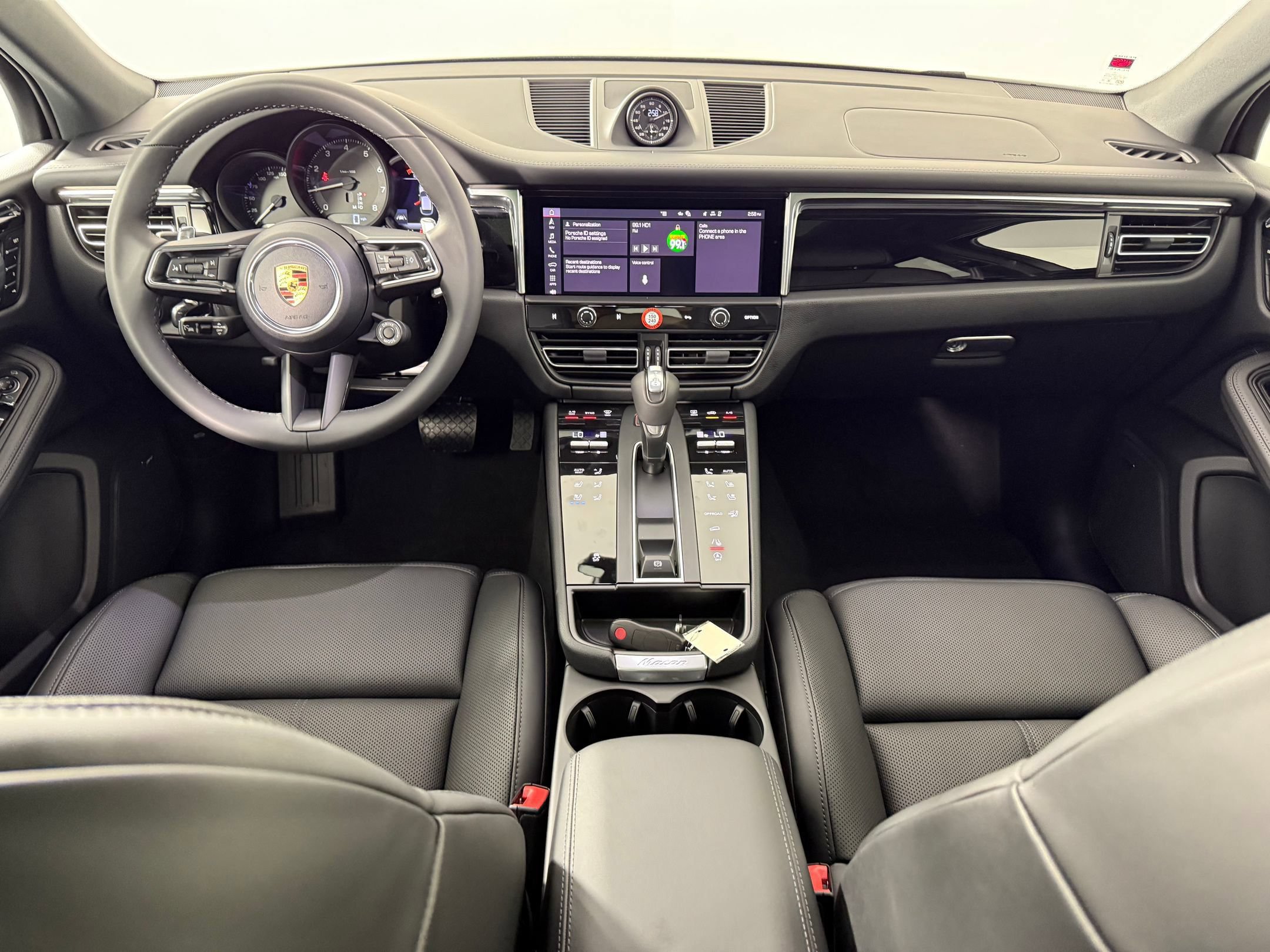 Certified 2026 Porsche Macan AWD/4WD image 17