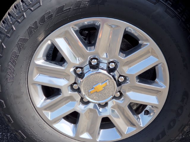 Used 2025 Chevrolet Silverado 2500 High Country w/ High Country Premium Package AWD/4WD image 12