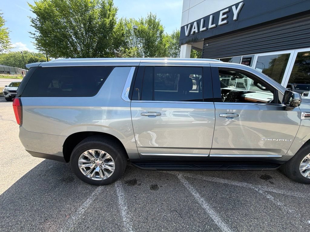 Used 2025 GMC Yukon XL Denali AWD/4WD image 7