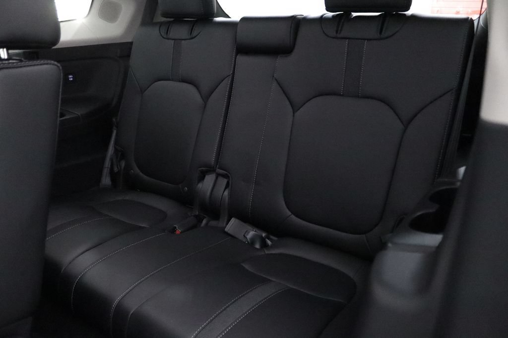Used 2024 Honda Pilot Touring image 12