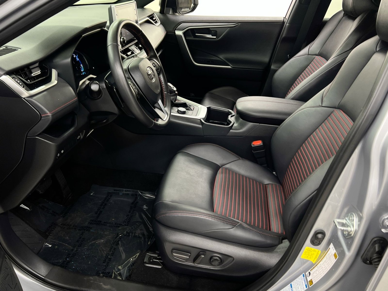 Used 2022 Toyota RAV4 XSE image 2