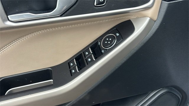 Used 2023 Ford Explorer XLT image 10