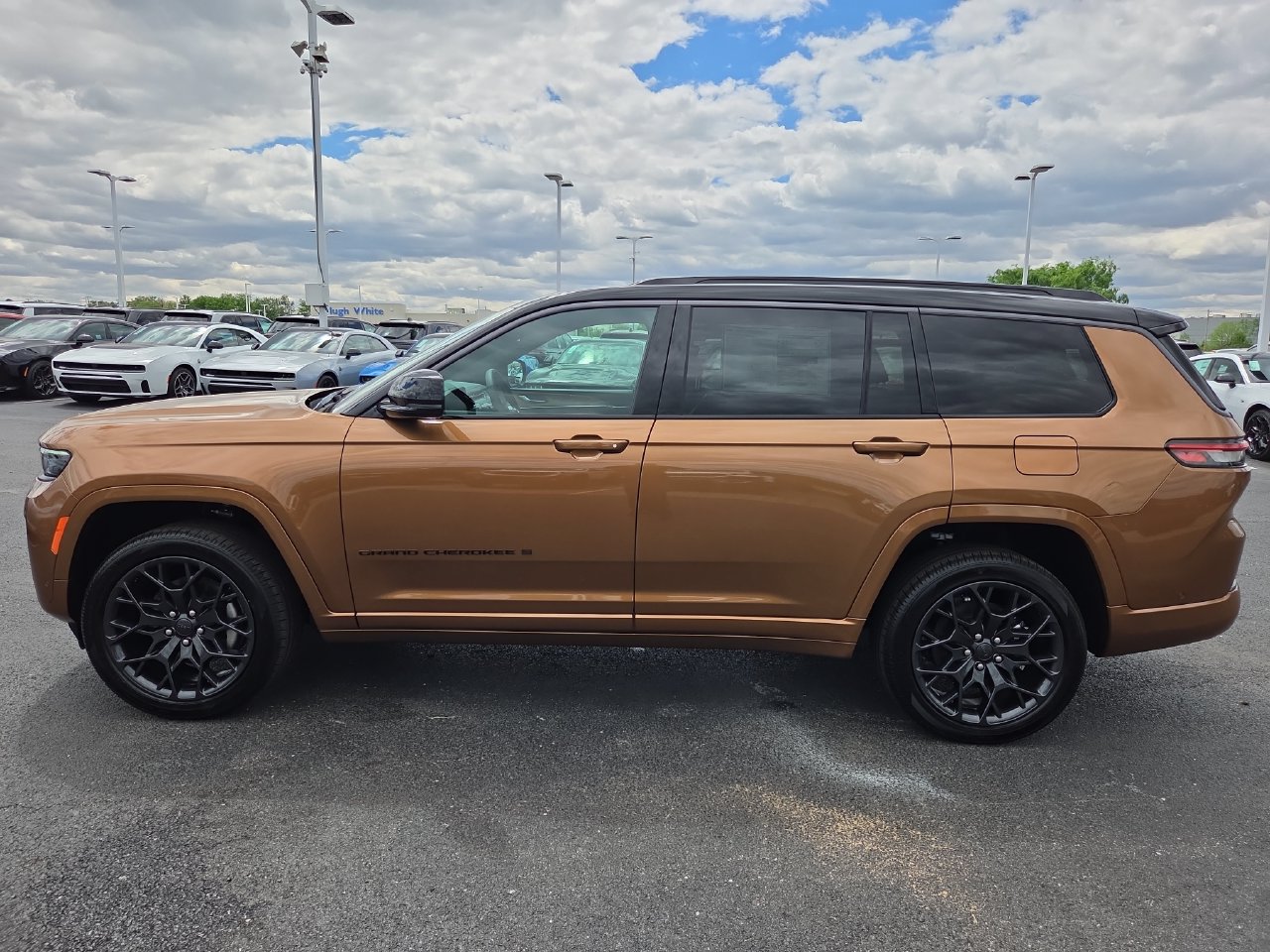 New 2026 Jeep Grand Cherokee L Summit w/ Obsidian Package AWD/4WD image 4