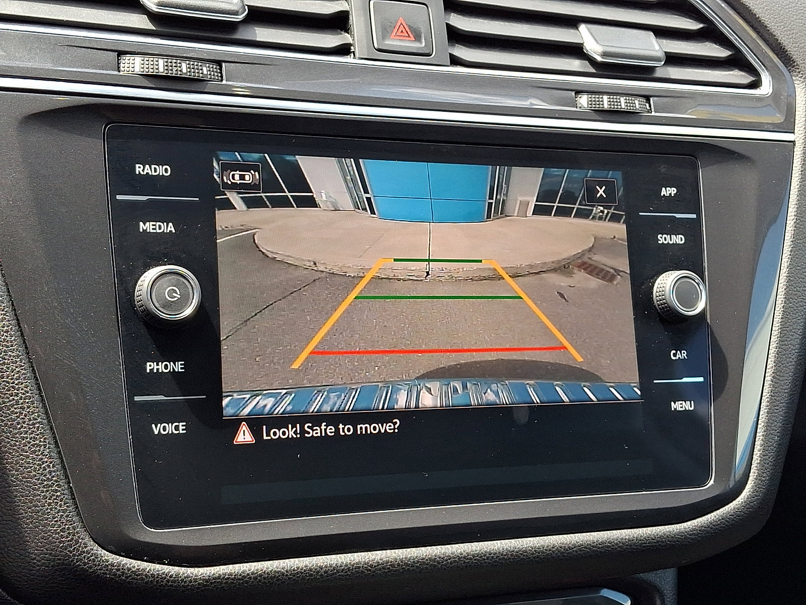 Used 2023 Volkswagen Tiguan SE AWD/4WD image 18