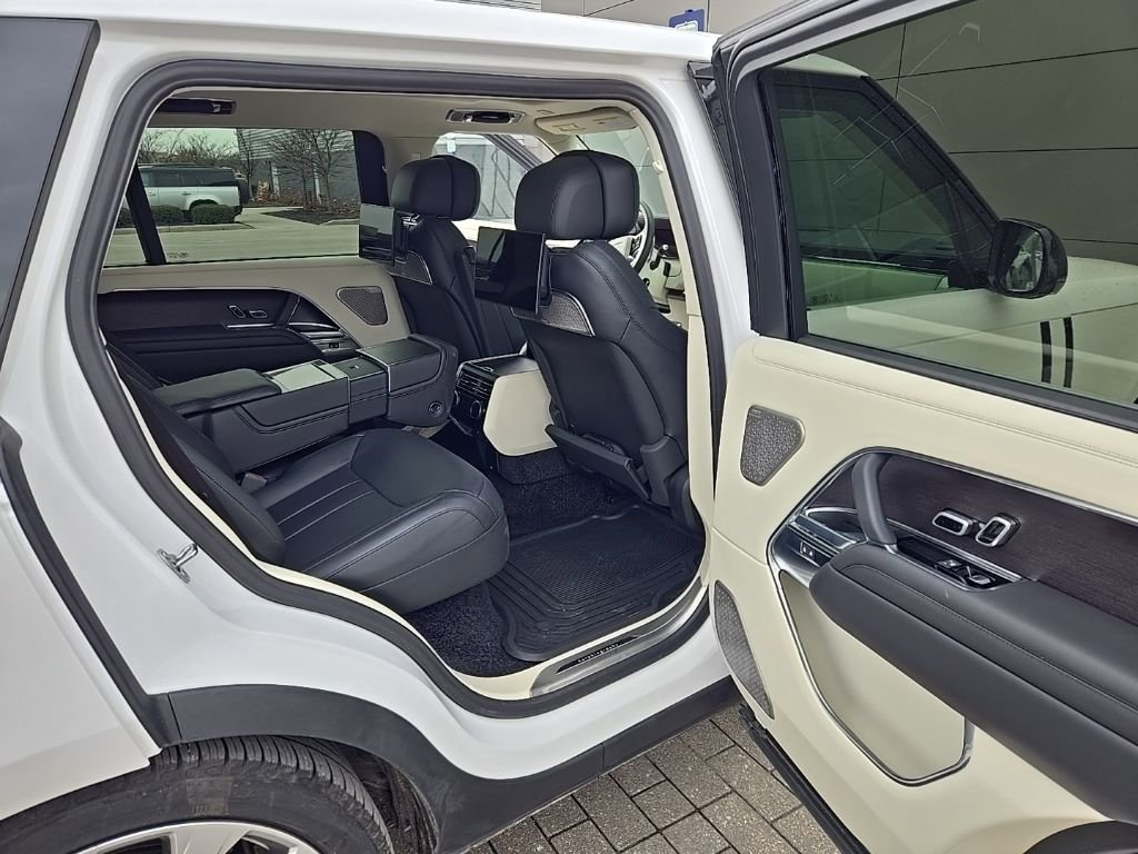 Used 2024 Land Rover Range Rover Long Wheelbase Autobiography image 19