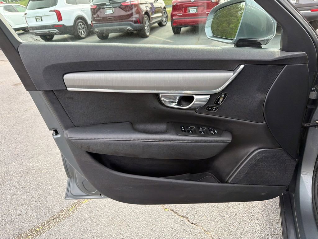 Used 2017 Volvo S90 T6 Momentum w/ Vision Package image 10