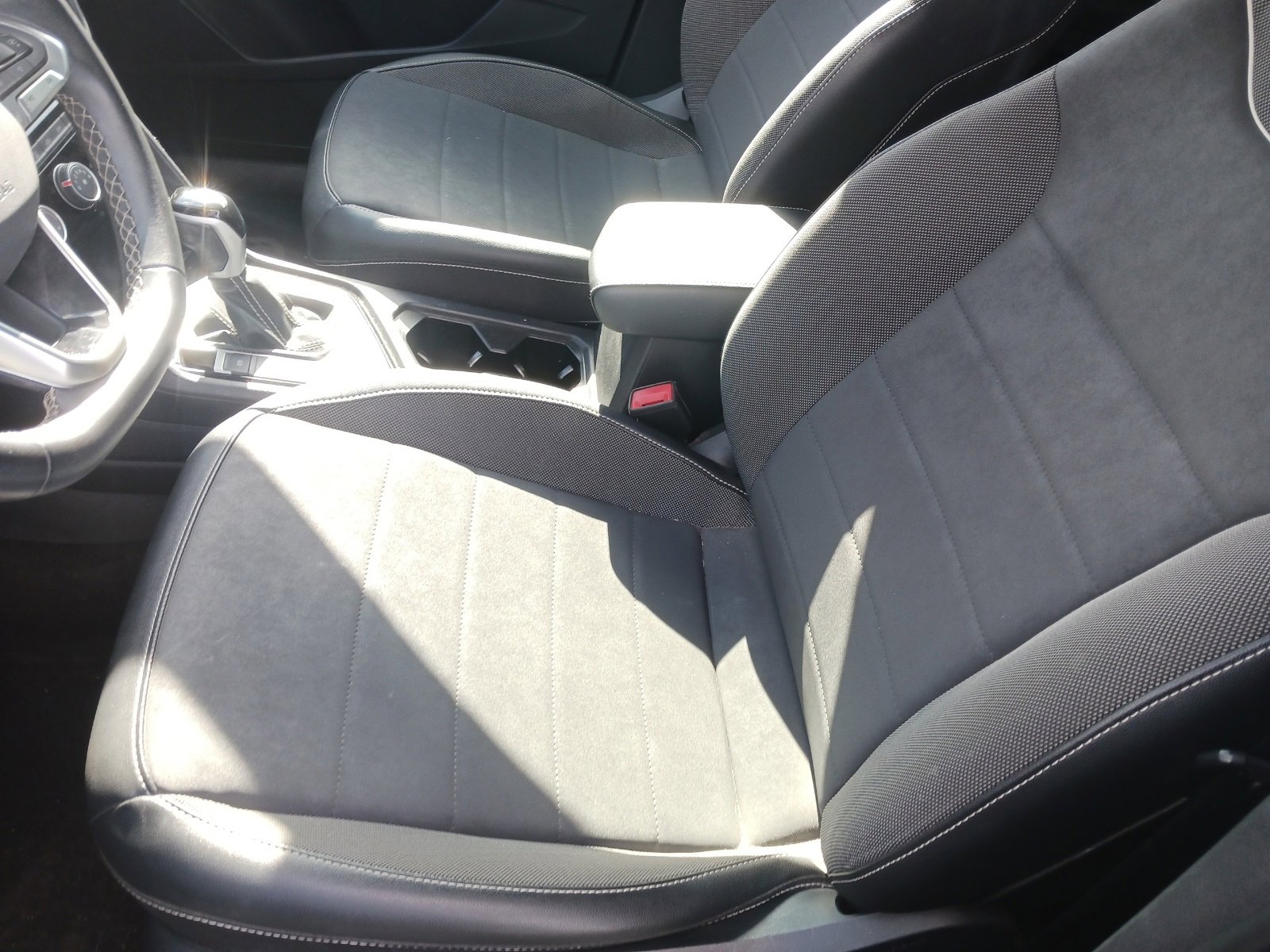 Used 2023 Volkswagen Taos SE w/ Black Wheel Package image 5