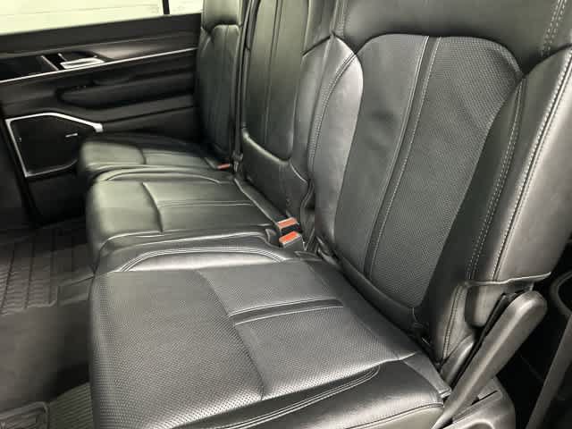 Used 2024 Jeep Wagoneer L Series II w/ Flexible Seating Group RWD image 11