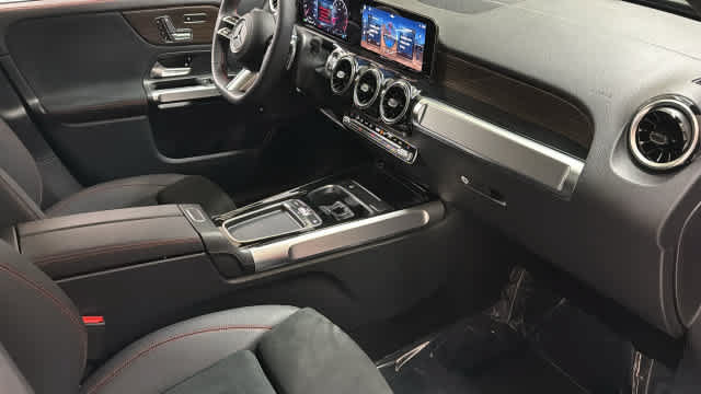 Certified 2026 Mercedes-Benz GLB 250 4MATIC image 38