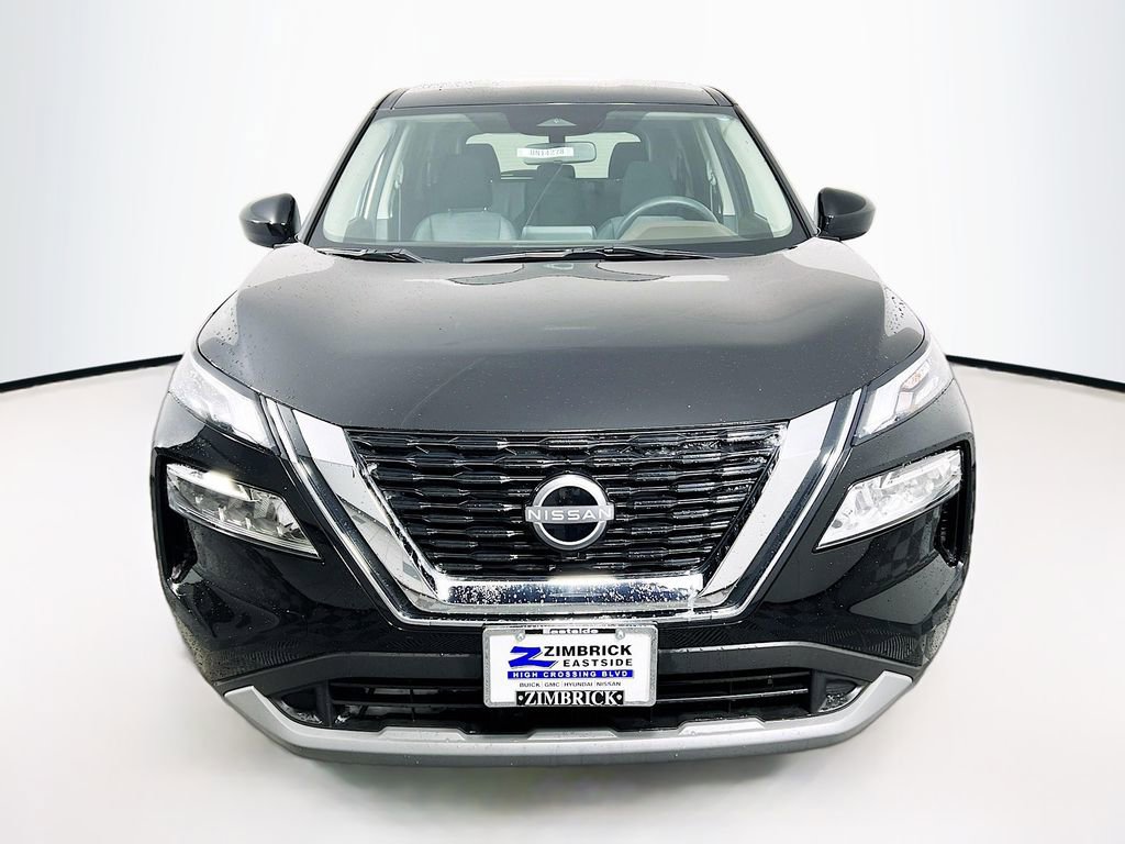 Used 2023 Nissan Rogue SV image 2