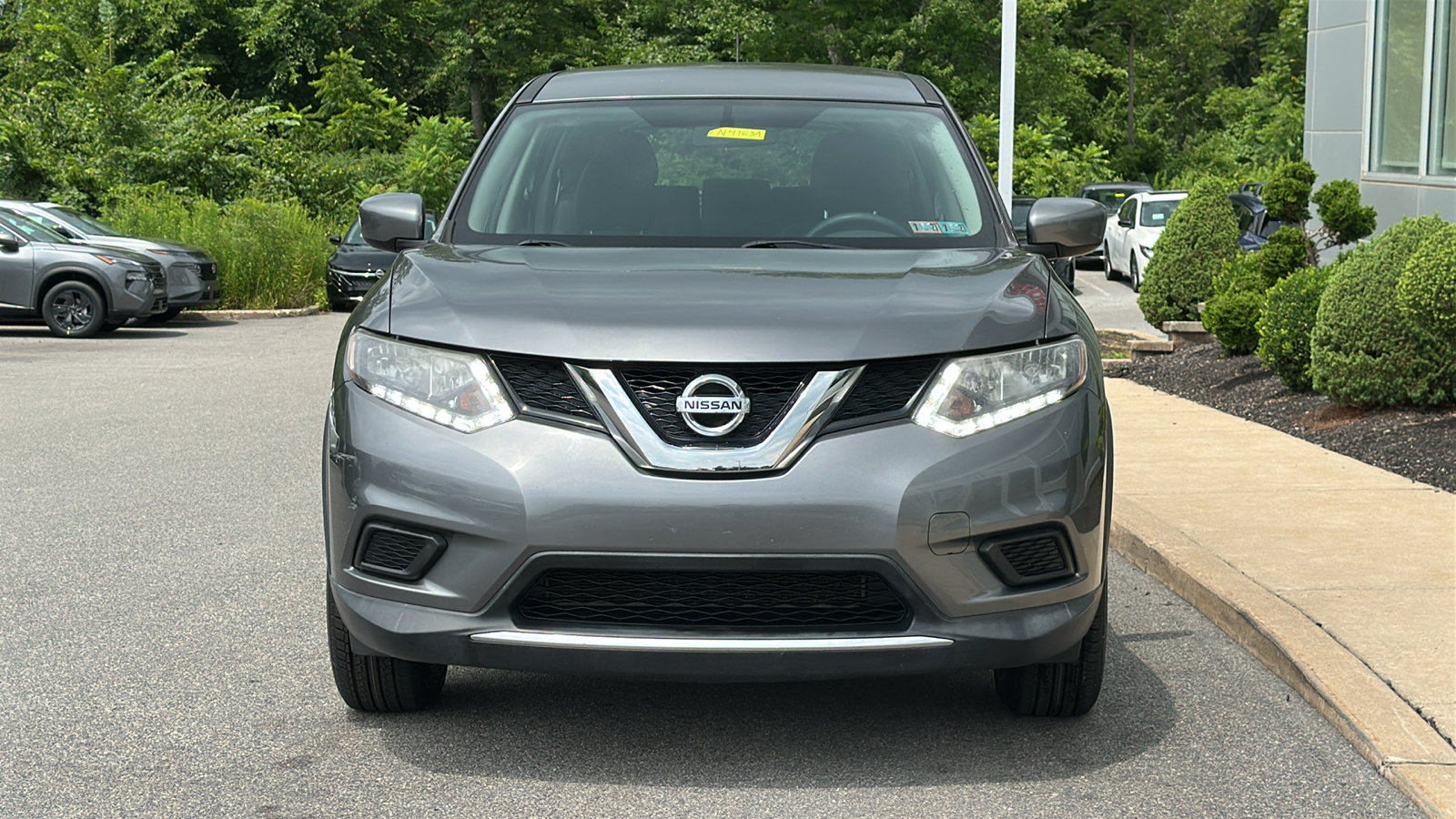 Used 2016 Nissan Rogue S AWD/4WD image 3