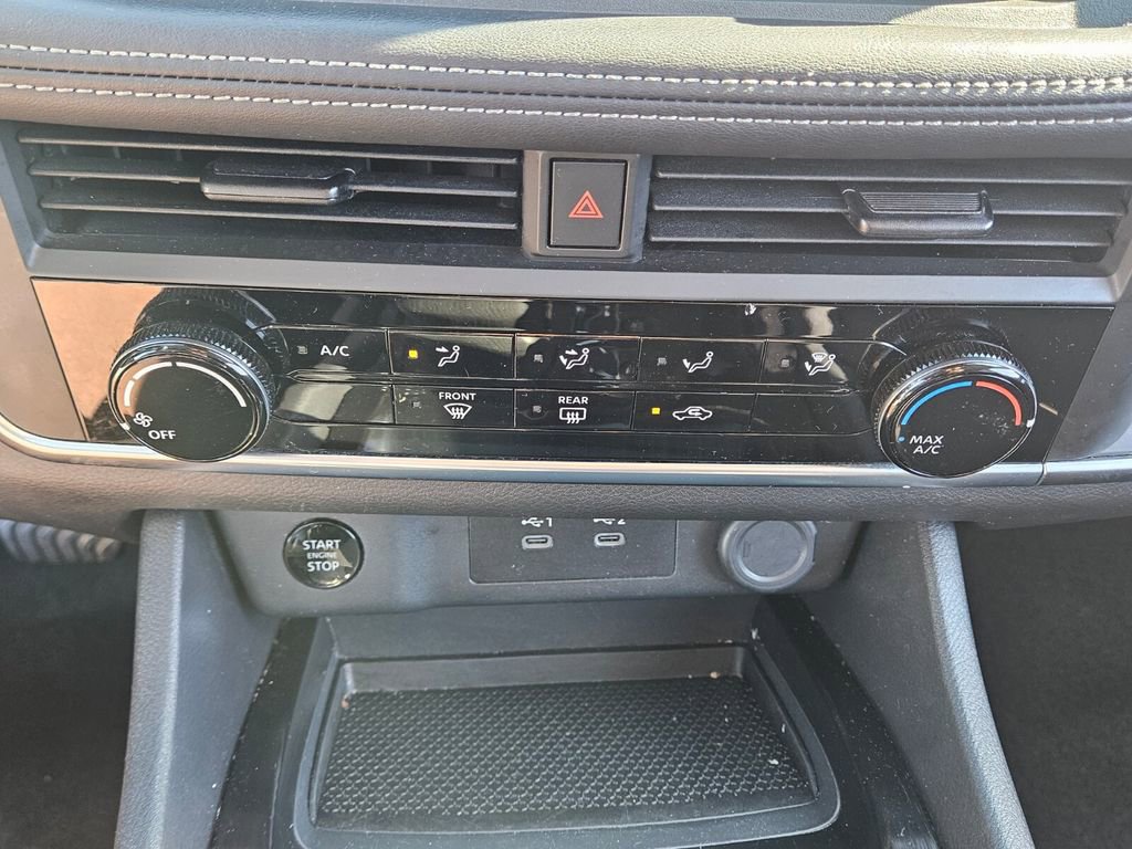 Used 2024 Nissan Rogue S image 19