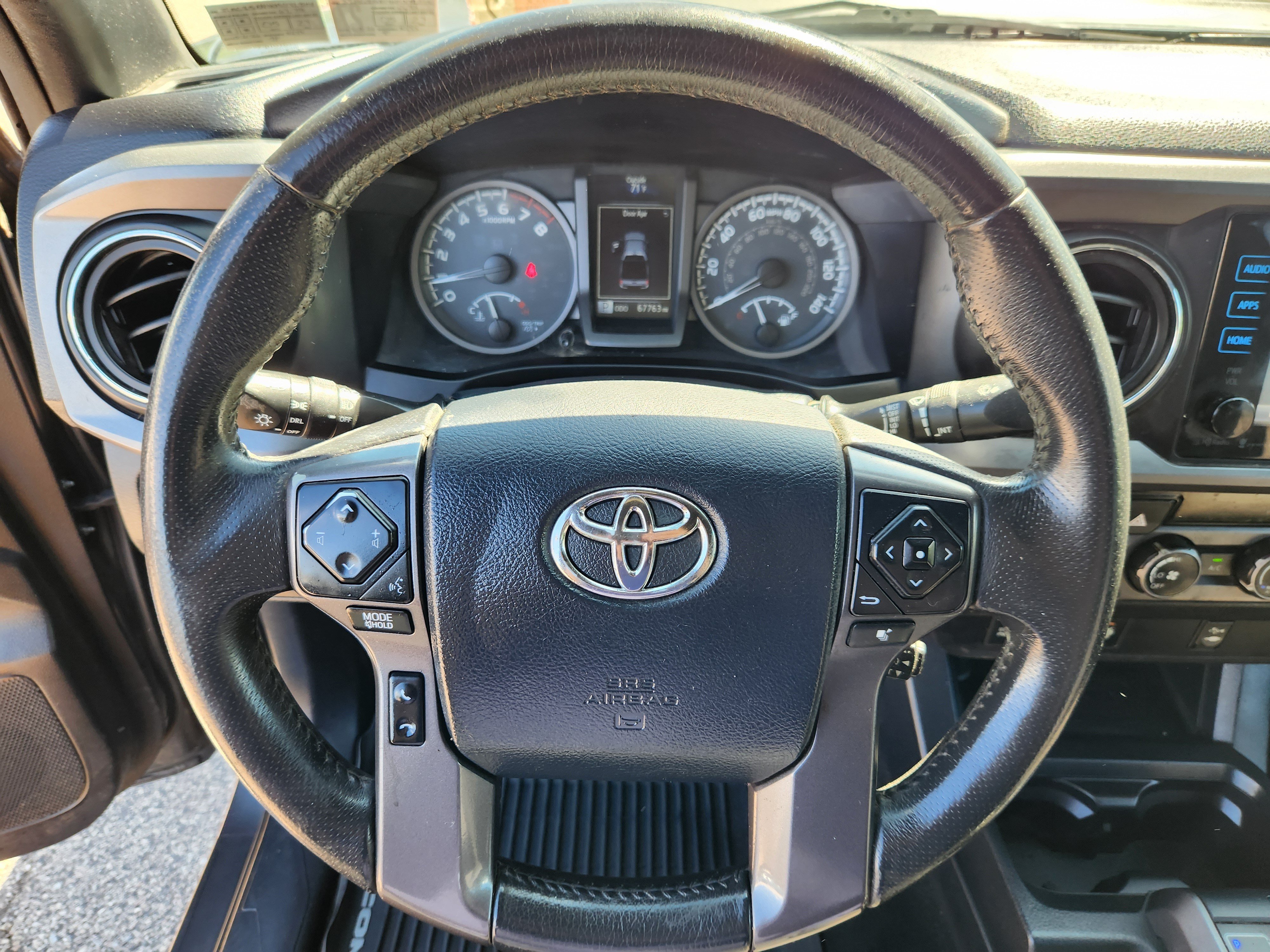 Used 2017 Toyota Tacoma TRD Sport w/ Tow Package (A/T) AWD/4WD image 9