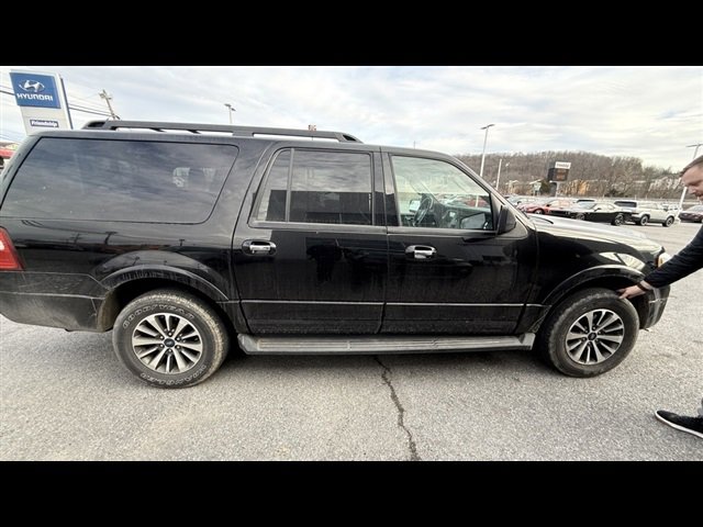 Used 2016 Ford Expedition EL XLT w/ Equipment Group 202A image 2