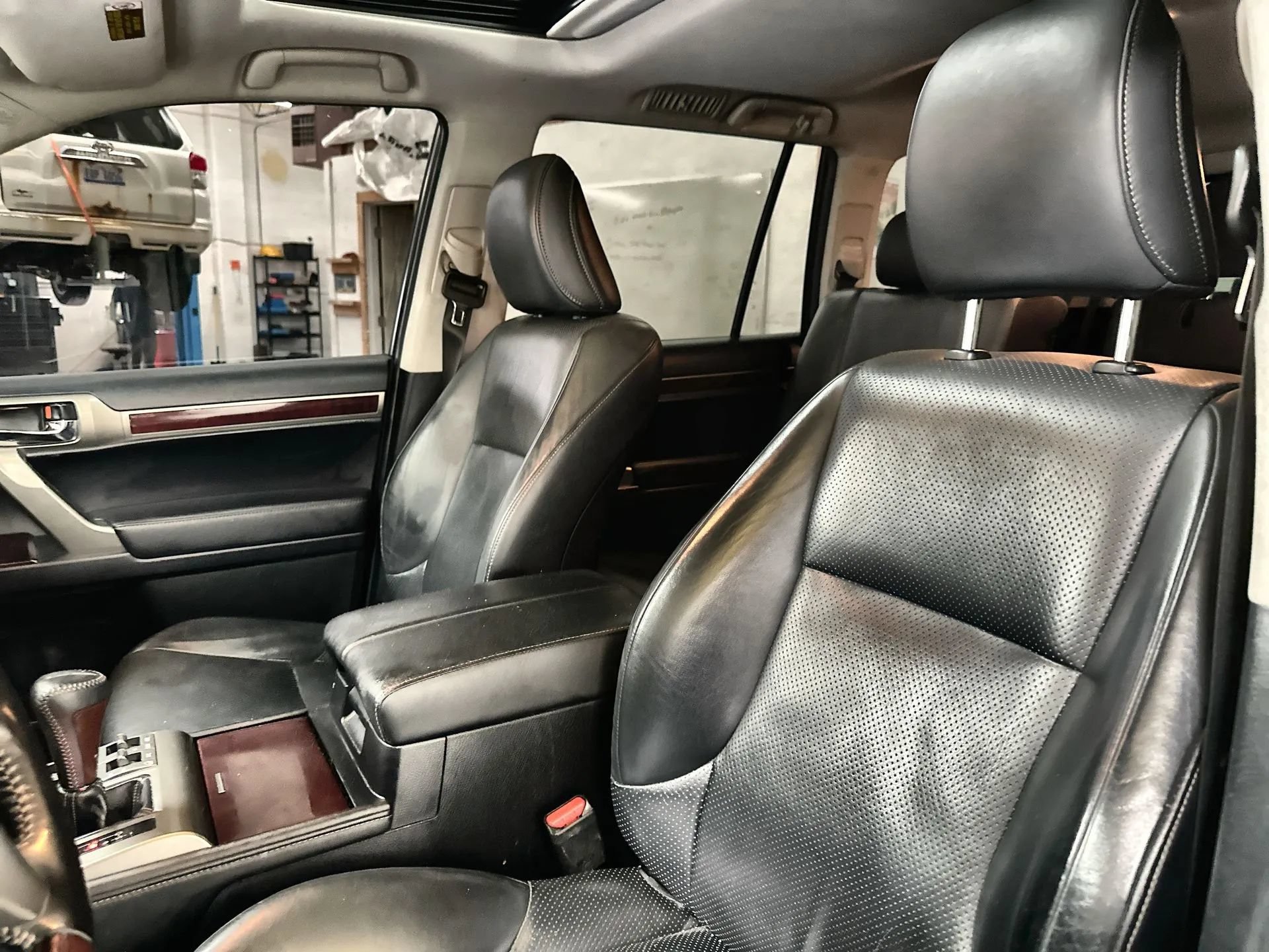 Used 2016 Lexus GX 460 Luxury w/ Preferred Accessory Package AWD/4WD image 13