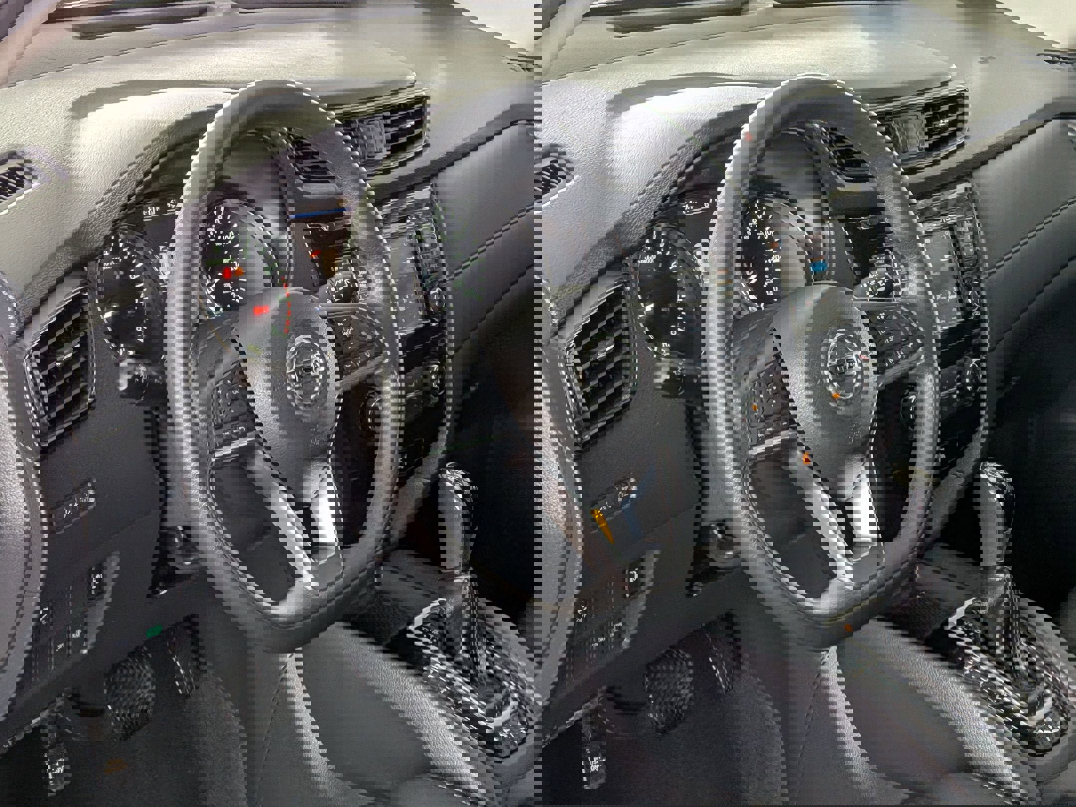 Used 2018 Nissan Rogue S image 14