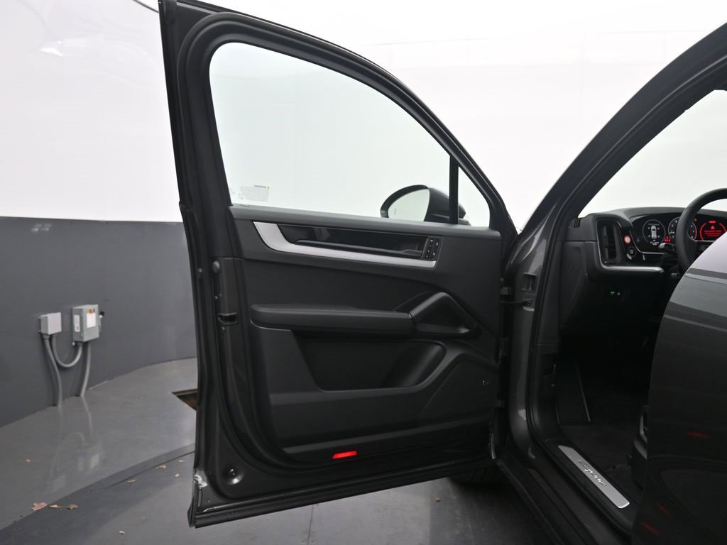 Certified 2025 Porsche Cayenne image 13