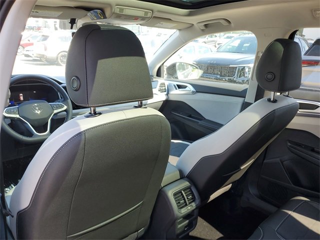 New 2025 Volkswagen Taos SE image 11