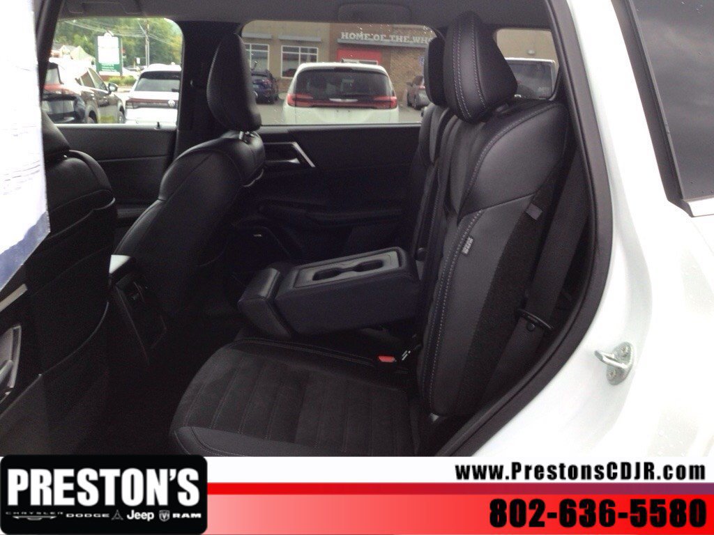 Used 2025 Mitsubishi Outlander SE AWD/4WD image 26