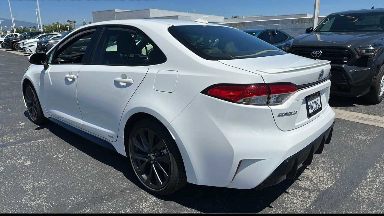 Used 2025 Toyota Corolla SE w/ Convenience Package AWD/4WD image 5