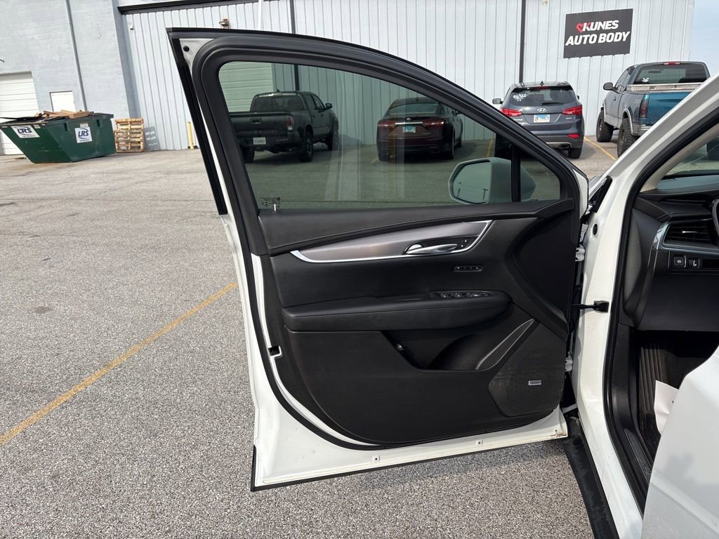 Used 2018 Cadillac XT5 Luxury w/ Driver Awareness Package image 31