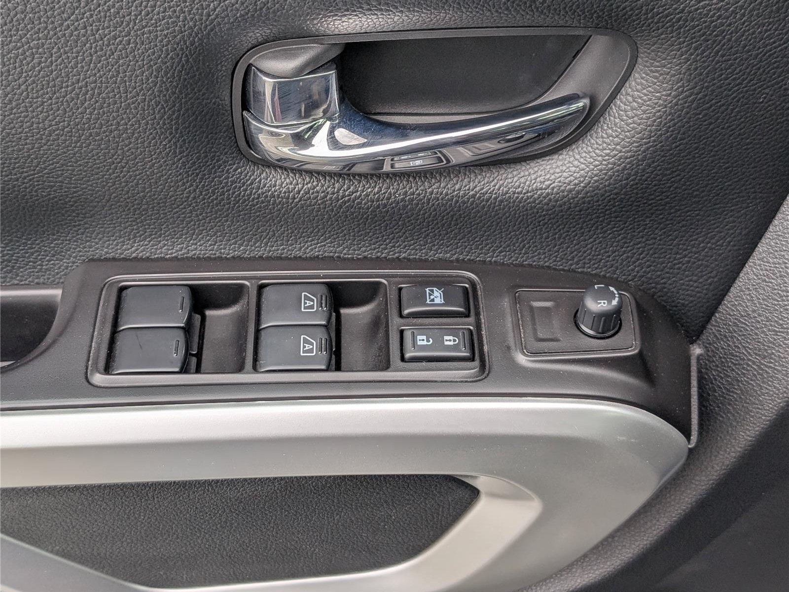 Used 2020 Nissan Titan SV w/ SV Convenience Package AWD/4WD image 18