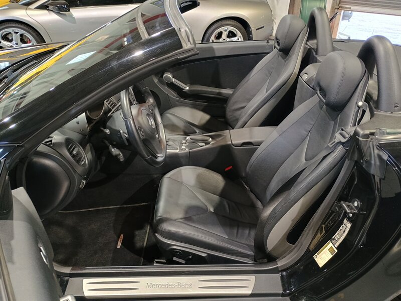 Used 2011 Mercedes-Benz SLK 300 image 16