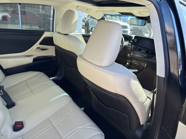 Used 2022 Lexus ES 350 Ultra Luxury w/ Accessory Package 2 image 32