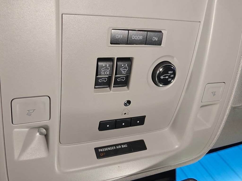 Used 2018 Chevrolet Tahoe Premier AWD/4WD image 13