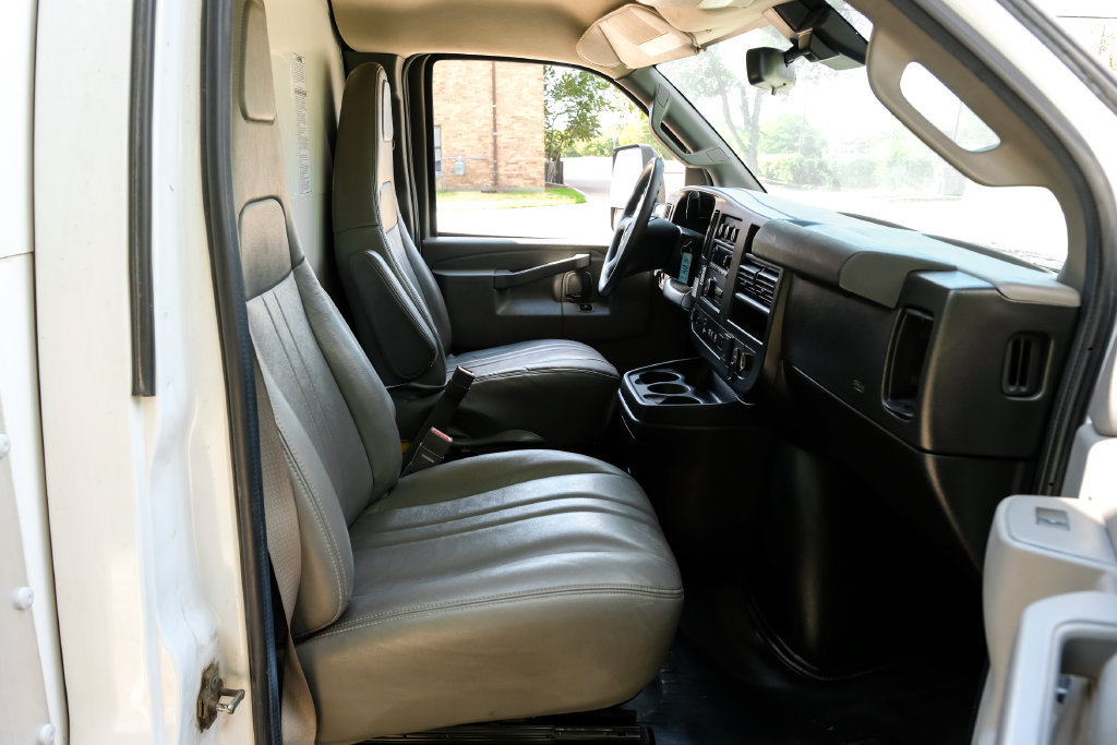 Used 2021 GMC Savana 3500 Extended w/ Power Convenience Package RWD image 16