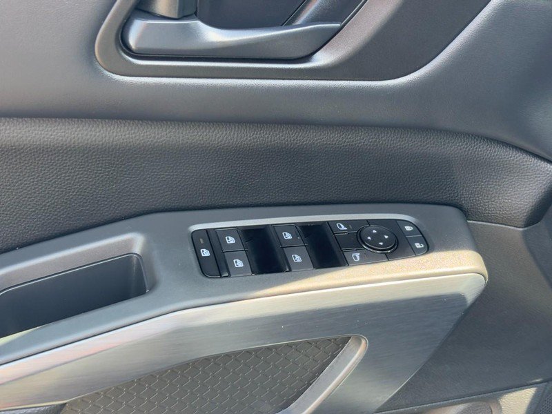 Used 2024 Nissan Pathfinder SV AWD/4WD image 17