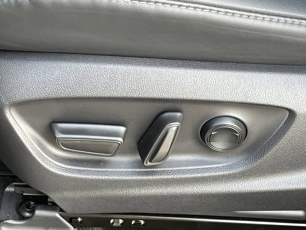 Used 2025 Toyota Crown Signia Limited image 18