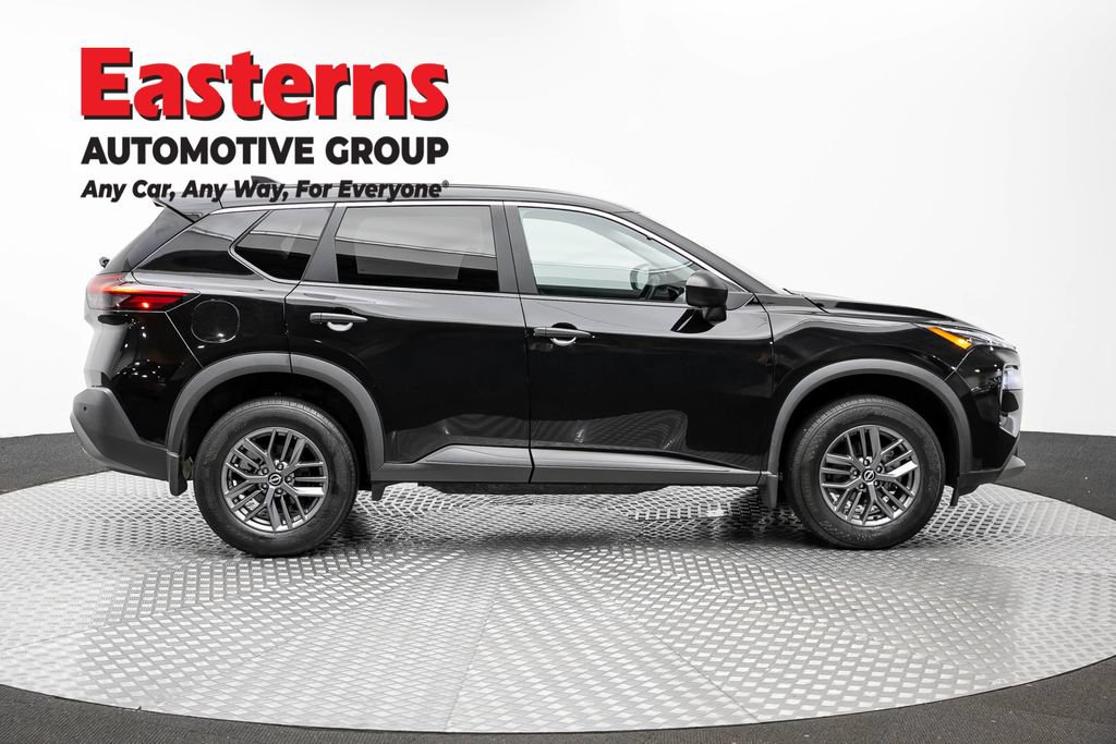 Used 2023 Nissan Rogue S AWD/4WD image 4