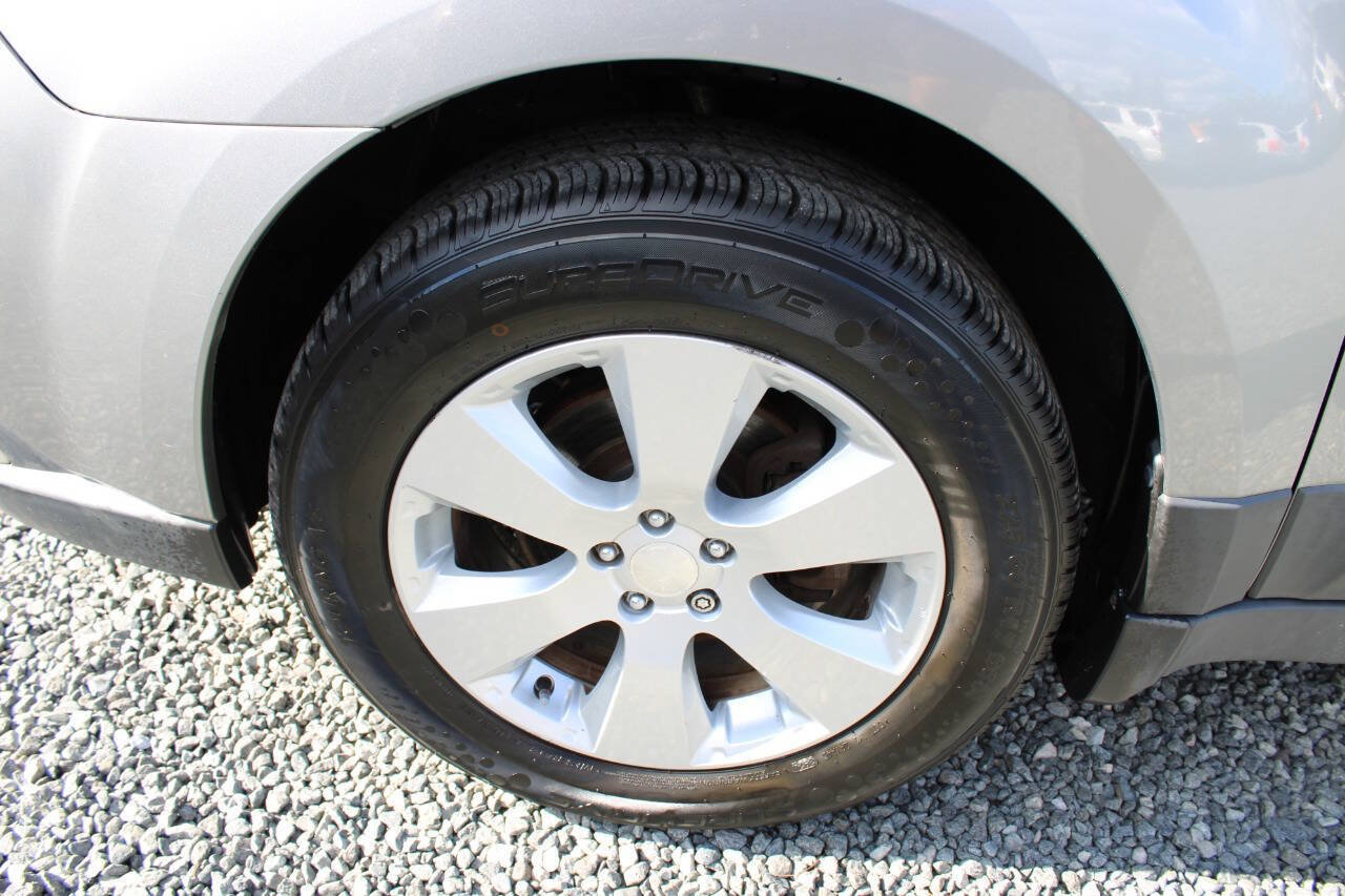 Used 2011 Subaru Outback 2.5i Premium w/ All-Weather Pkg AWD/4WD image 24