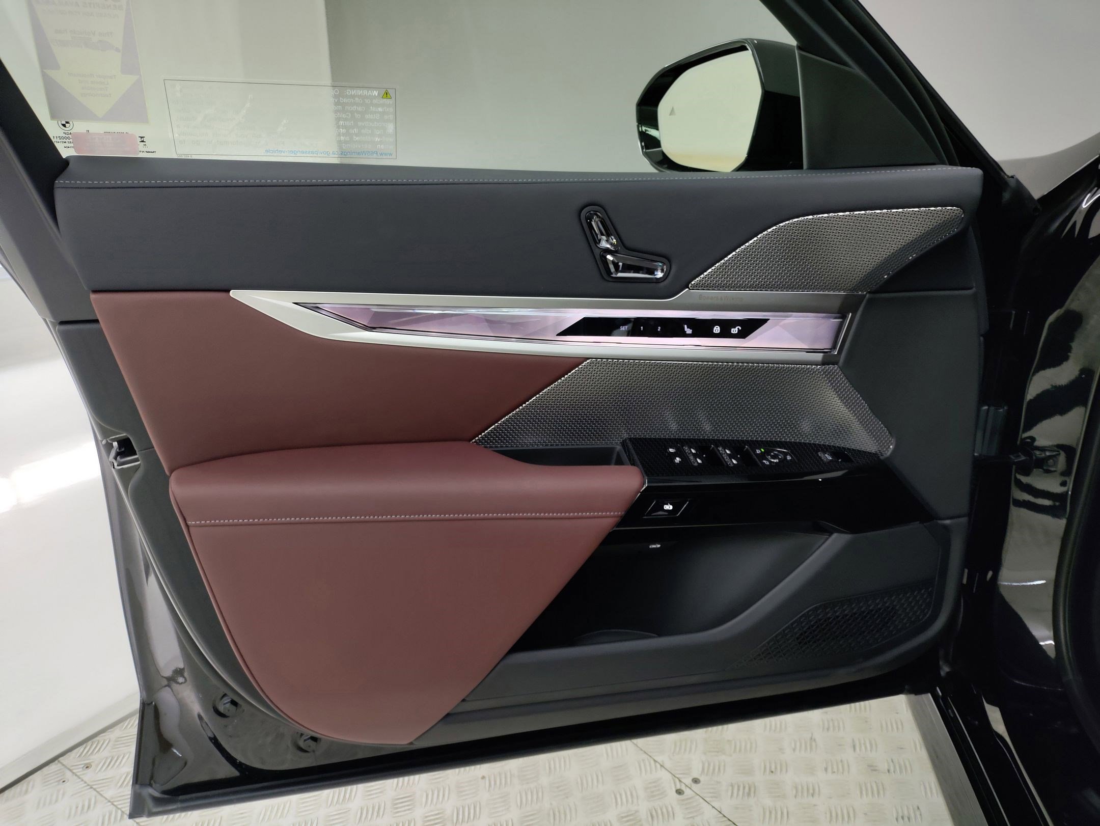 Used 2025 BMW i7 eDrive50 w/ M Sport Package RWD image 11