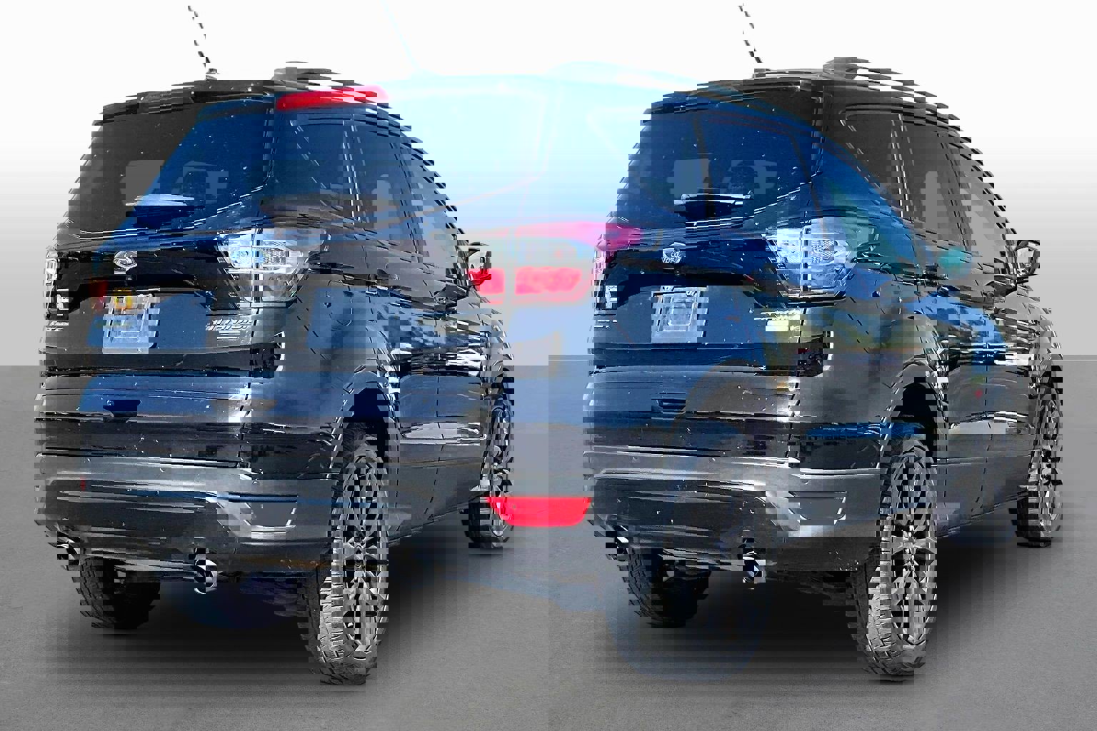 Used 2017 Ford Escape Titanium image 2