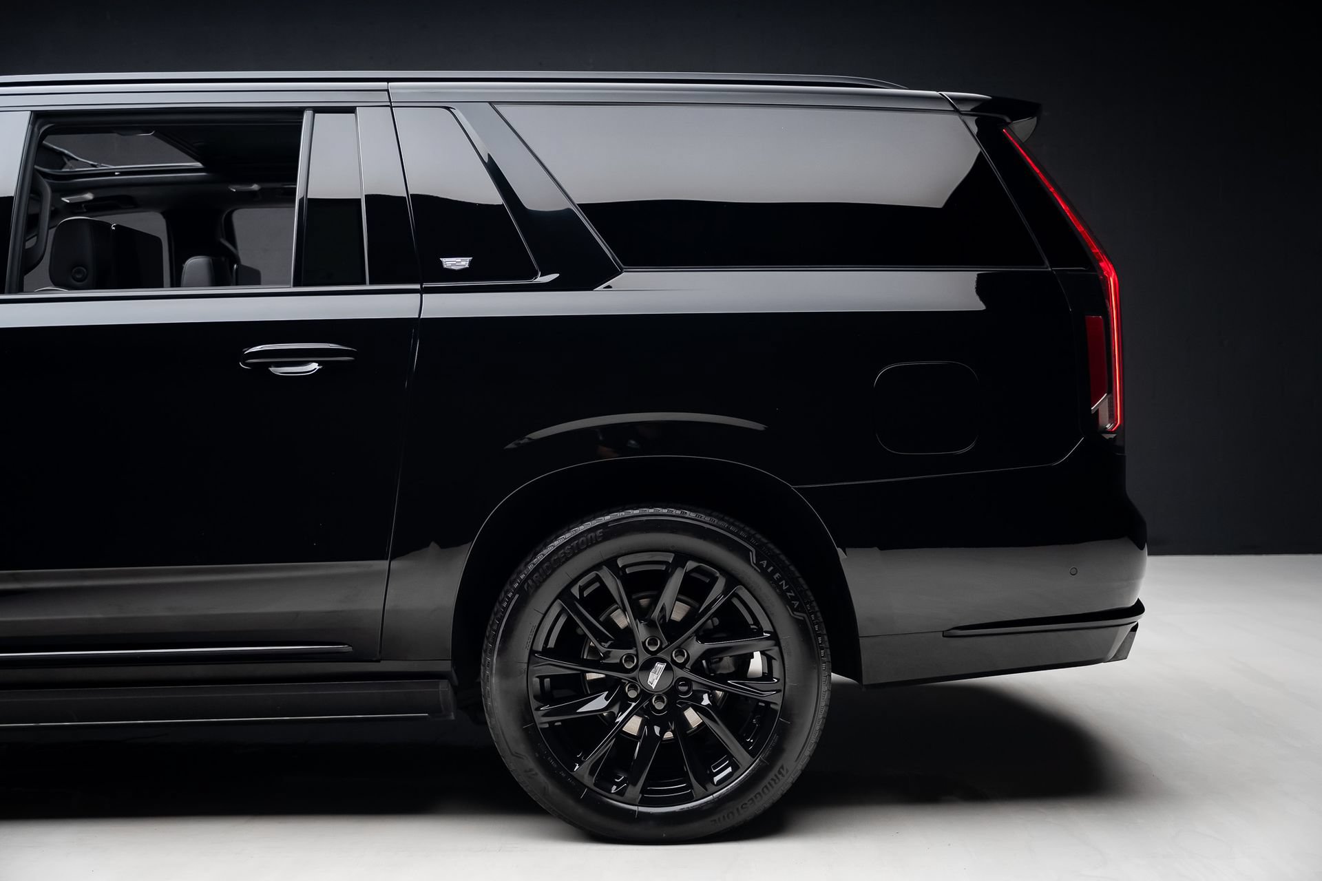 Used 2024 Cadillac Escalade ESV Sport Platinum w/ LPO, ONYX Package AWD/4WD image 20