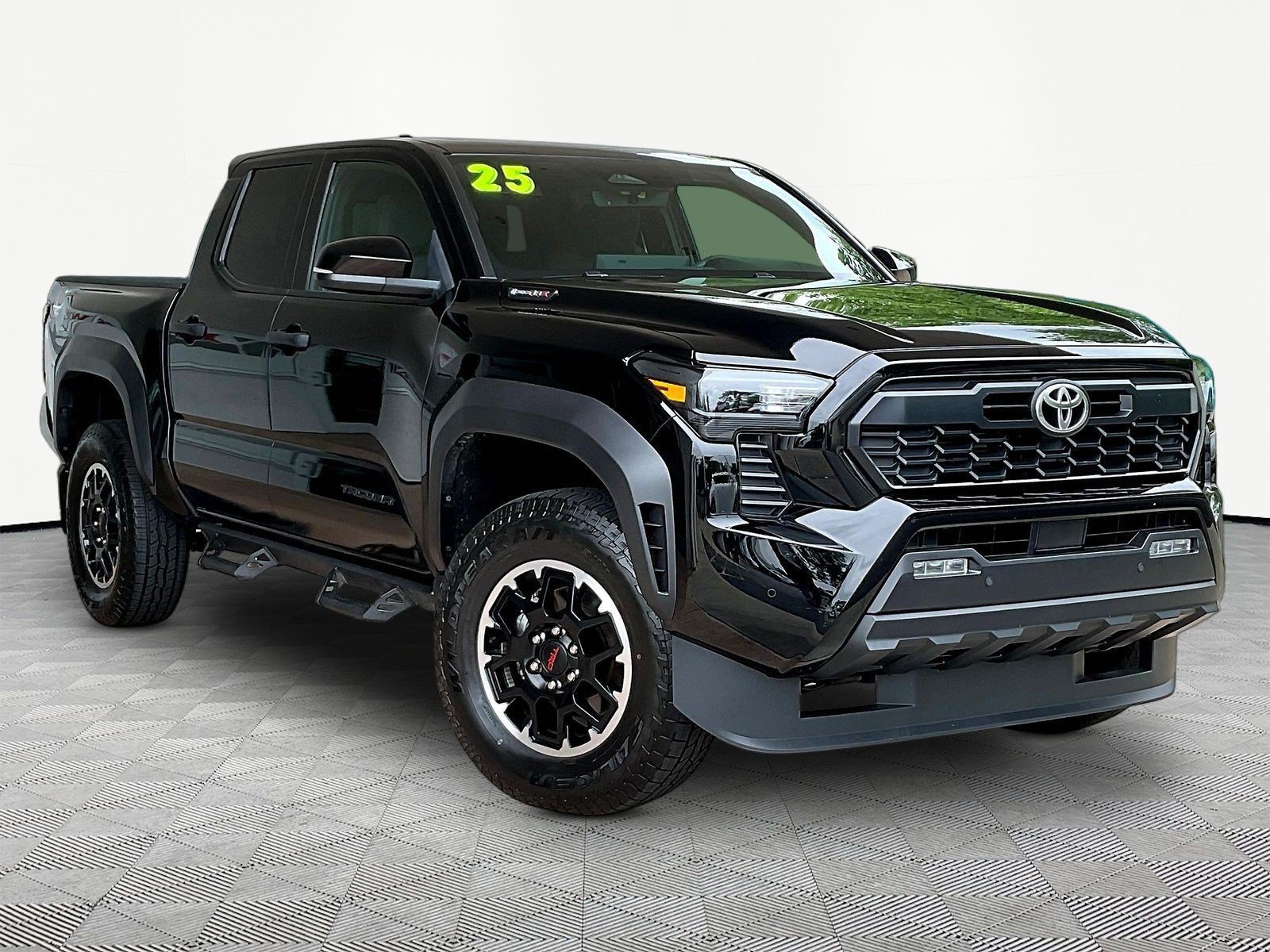 Used 2025 Toyota Tacoma TRD Off-Road w/ TRD Off Road Upgrade Package AWD/4WD image 3