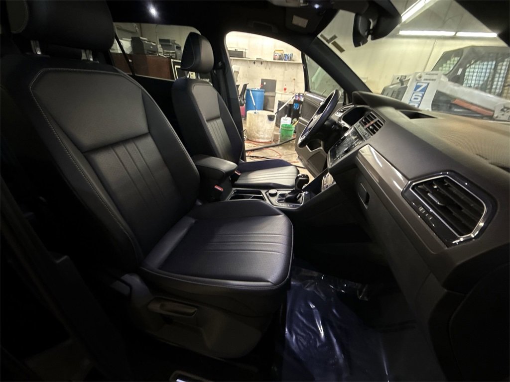 Used 2022 Volkswagen Tiguan SE R-Line image 25