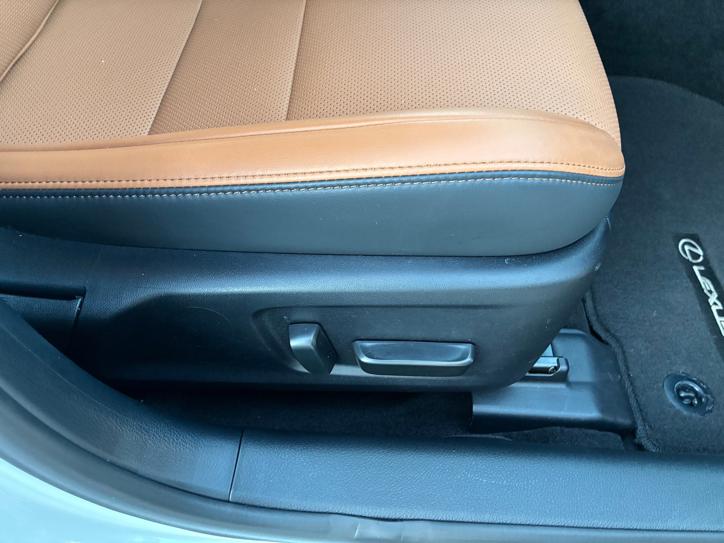 Used 2023 Lexus IS 300 AWD w/ Premium Package image 10