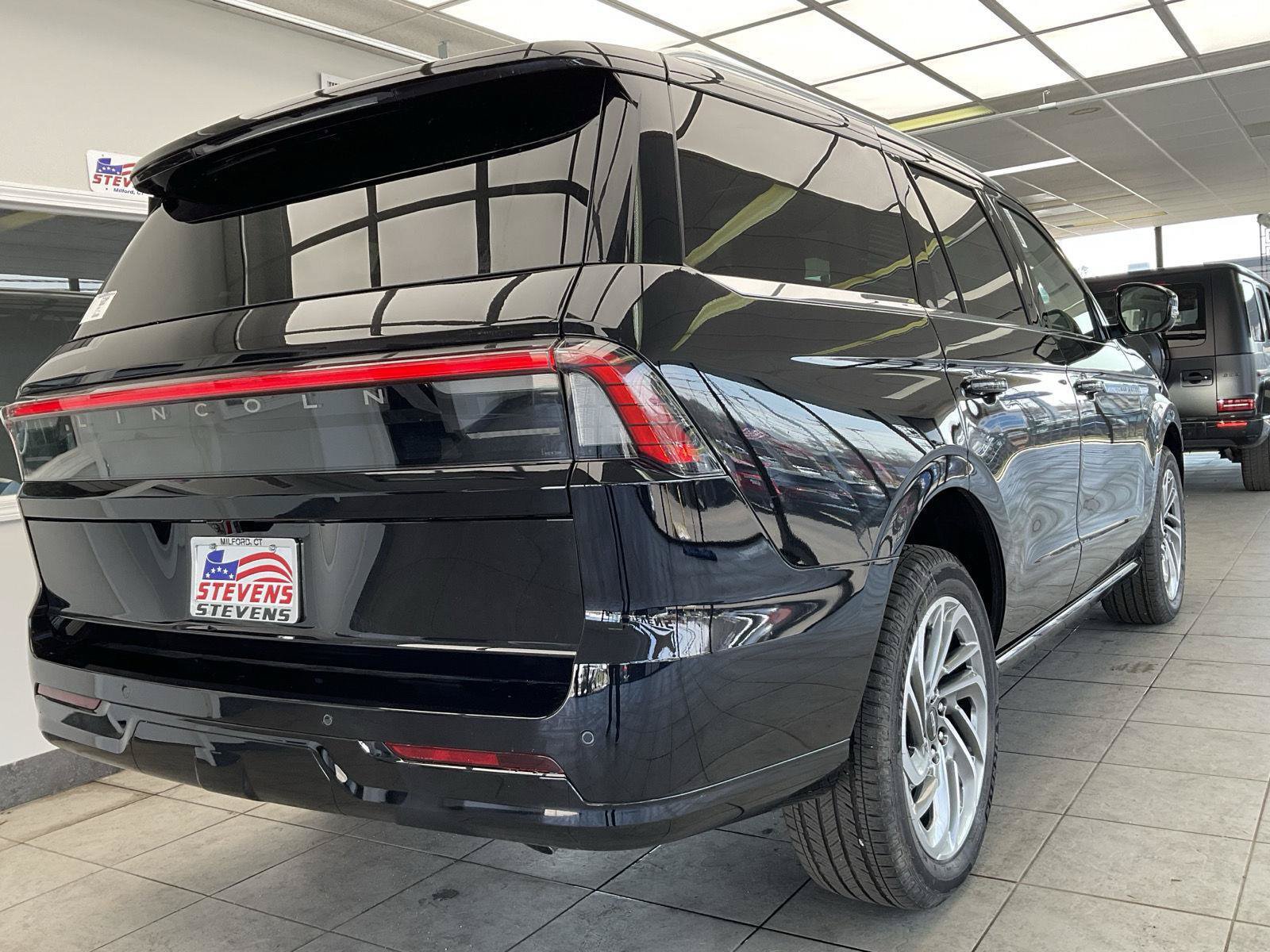 New 2026 Lincoln Navigator Reserve AWD/4WD image 5