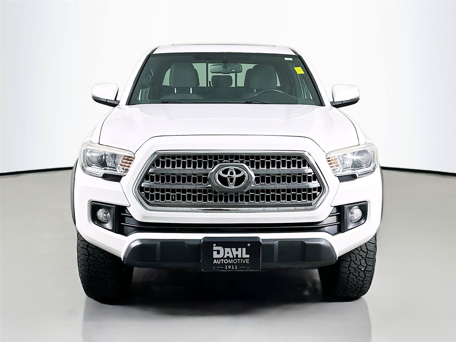 Used 2017 Toyota Tacoma TRD Off-Road AWD/4WD image 3